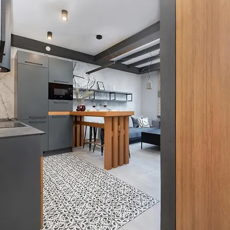 Διαμέρισμα Trendy Downtown For 4 Guests By Renters Γκντίνια