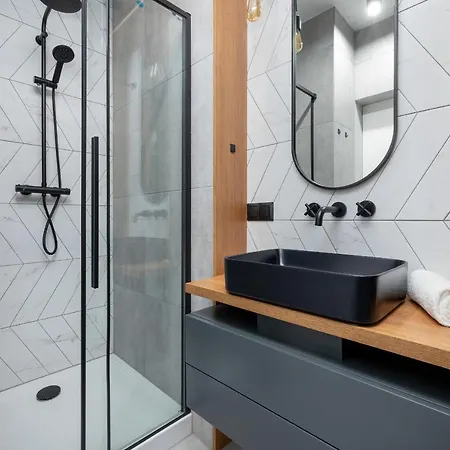 Διαμέρισμα Trendy Downtown For 4 Guests By Renters Γκντίνια