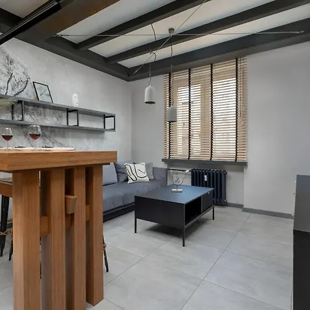 Trendy Downtown For 4 Guests By Renters Διαμέρισμα